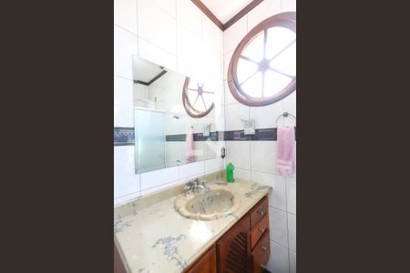 Casa à venda com 350m², 4 quartos e 6 vagasBanheiro da Suíte 2