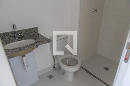 Banheiro de kitnet/studio para alugar com 1 quarto, 23m² em Quarta Parada, São Paulo