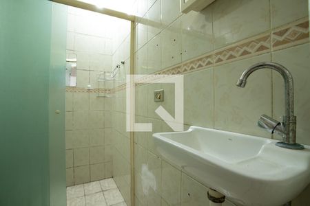 Banheiro de casa para alugar com 1 quarto, 31m² em Parque Císper, São Paulo