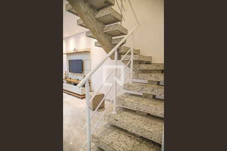 Escada de casa à venda com 2 quartos, 167m² em Nova Gerty, São Caetano do Sul