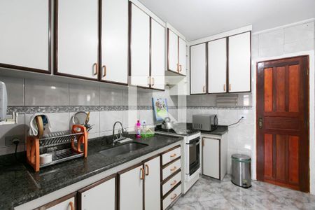 Casa para alugar com 245m², 4 quartos e 4 vagas Casa para alugar com 245m², 4 quartos e 4 vagasCozinha - Armários