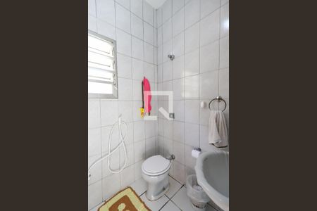 Casa à venda com 450m², 4 quartos e 2 vagasBanheiro da Suíte 2