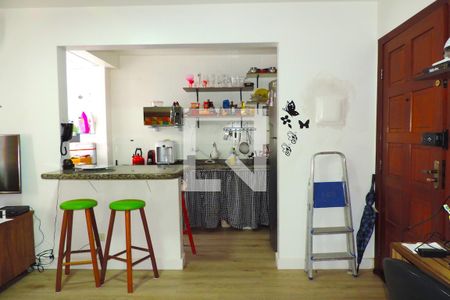 Sala de apartamento para alugar com 2 quartos, 45m² em Coqueiros, Florianópolis