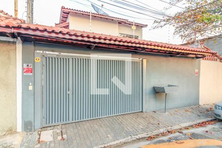 Casa à venda com 330m², 5 quartos e 7 vagasFachada