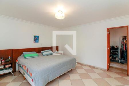 Casa à venda com 330m², 5 quartos e 7 vagasSuíte