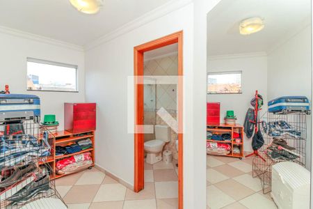 Casa à venda com 330m², 5 quartos e 7 vagasCloset da suíte 2