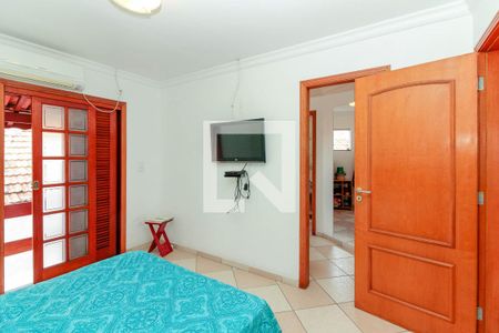 Casa à venda com 330m², 5 quartos e 7 vagasSuíte 2