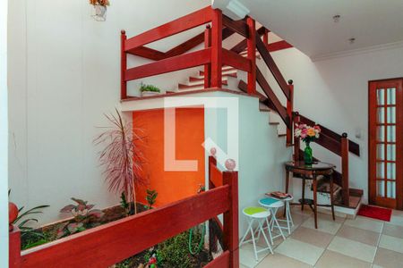 Casa à venda com 330m², 5 quartos e 7 vagasEscada