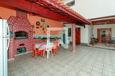 Casa à venda com 330m², 5 quartos e 7 vagasQuintal