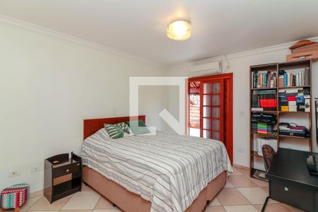 Casa à venda com 330m², 5 quartos e 7 vagasSuíte 3