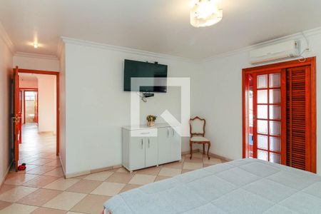 Casa à venda com 330m², 5 quartos e 7 vagasSuíte