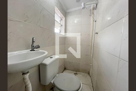 Banheiro de kitnet/studio para alugar com 1 quarto, 25m² em Vila Campestre, São Paulo