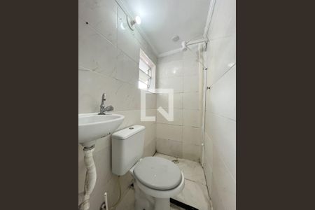 Banheiro de kitnet/studio para alugar com 1 quarto, 25m² em Vila Campestre, São Paulo