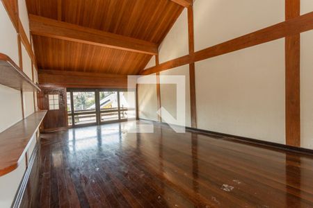 Casa para alugar com 1080m², 7 quartos e 8 vagas Casa para alugar com 1080m², 7 quartos e 8 vagasSala com lareira