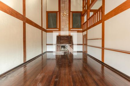 Casa para alugar com 1080m², 7 quartos e 8 vagas Casa para alugar com 1080m², 7 quartos e 8 vagasSala com lareira