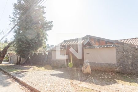 Casa para alugar com 1080m², 7 quartos e 8 vagas Casa para alugar com 1080m², 7 quartos e 8 vagasFachada