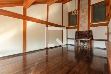 Casa para alugar com 1080m², 7 quartos e 8 vagas Casa para alugar com 1080m², 7 quartos e 8 vagasSala com lareira