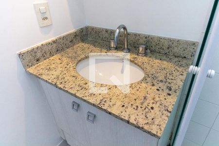 Apartamento à venda com 103m², 4 quartos e 2 vagas Apartamento à venda com 103m², 4 quartos e 2 vagasBanheiro da Suíte