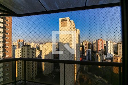 Apartamento à venda com 400m², 4 quartos e 4 vagas Apartamento à venda com 400m², 4 quartos e 4 vagasVaranda