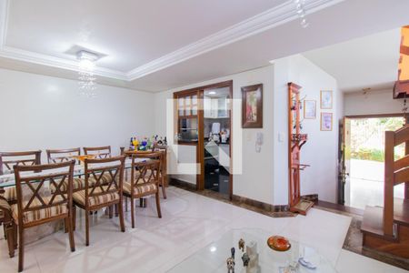 Sala de casa de condomínio para alugar com 4 quartos, 171m² em Pedra Redonda, Porto Alegre