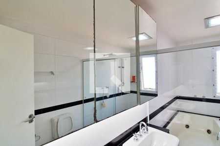 Apartamento para alugar com 211m², 3 quartos e 3 vagasBanheiro da Suíte 1