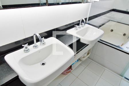 Apartamento para alugar com 211m², 3 quartos e 3 vagasBanheiro da Suíte 1