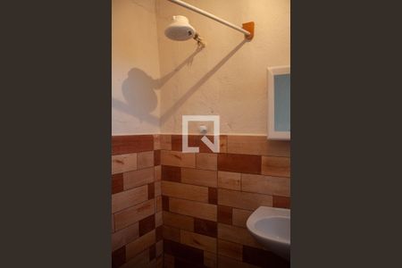 Banheiro de kitnet/studio para alugar com 1 quarto, 70m² em Figueiras, Nilópolis