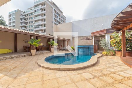 Casa de condomínio à venda com 600m², 6 quartos e 2 vagasPiscina
