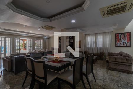 Casa de condomínio à venda com 600m², 6 quartos e 2 vagasSala