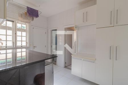 Casa de condomínio à venda com 600m², 6 quartos e 2 vagasLavanderia