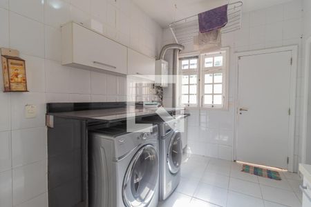 Casa de condomínio à venda com 600m², 6 quartos e 2 vagasLavanderia