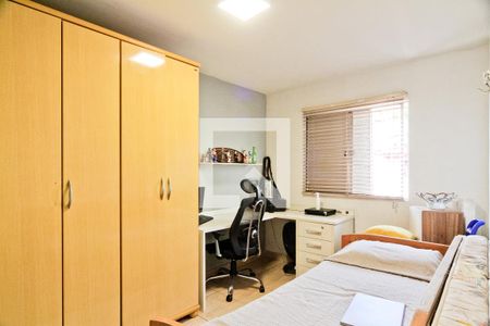 Quarto 2 de apartamento para alugar com 2 quartos, 55m² em Vila Iório, São Paulo