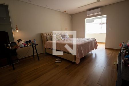 Casa à venda com 600m², 3 quartos e 8 vagas Casa à venda com 600m², 3 quartos e 8 vagasQuarto Suíte