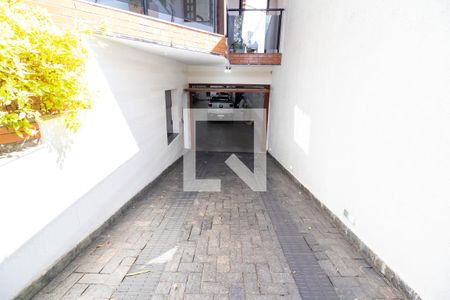 Casa à venda com 600m², 3 quartos e 8 vagas Casa à venda com 600m², 3 quartos e 8 vagasEntrada