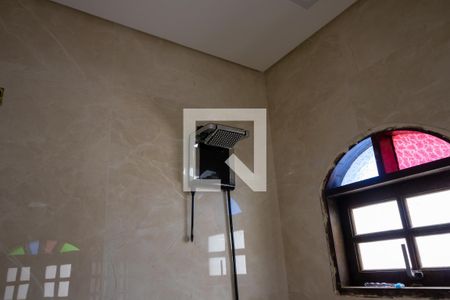 Casa à venda com 600m², 3 quartos e 8 vagas Casa à venda com 600m², 3 quartos e 8 vagasChuveiro