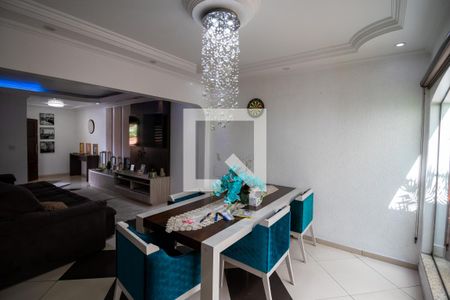 Casa à venda com 600m², 3 quartos e 8 vagas Casa à venda com 600m², 3 quartos e 8 vagasSala