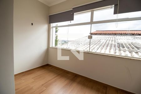 Casa à venda com 600m², 3 quartos e 8 vagas Casa à venda com 600m², 3 quartos e 8 vagasvaranda