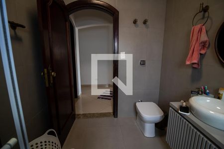 Casa à venda com 600m², 3 quartos e 8 vagas Casa à venda com 600m², 3 quartos e 8 vagasBanheiro