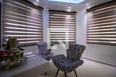 Casa à venda com 600m², 3 quartos e 8 vagas Casa à venda com 600m², 3 quartos e 8 vagasDetalhe Sala