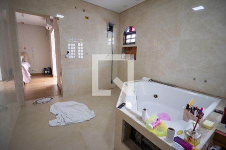 Casa à venda com 600m², 3 quartos e 8 vagas Casa à venda com 600m², 3 quartos e 8 vagasBanheiro da Suíte