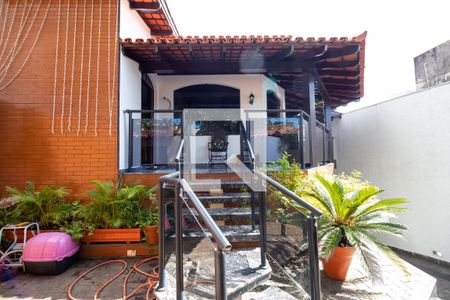 Casa à venda com 600m², 3 quartos e 8 vagas Casa à venda com 600m², 3 quartos e 8 vagasEntrada