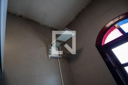 Casa à venda com 600m², 3 quartos e 8 vagas Casa à venda com 600m², 3 quartos e 8 vagasChuveiro