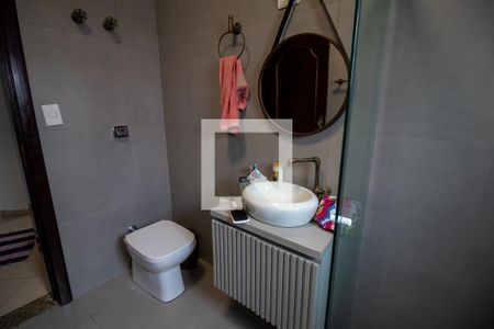 Casa à venda com 600m², 3 quartos e 8 vagas Casa à venda com 600m², 3 quartos e 8 vagasBanheiro