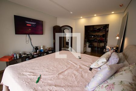 Casa à venda com 600m², 3 quartos e 8 vagas Casa à venda com 600m², 3 quartos e 8 vagasQuarto Suíte