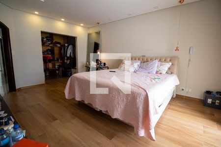 Casa à venda com 600m², 3 quartos e 8 vagas Casa à venda com 600m², 3 quartos e 8 vagasQuarto Suíte