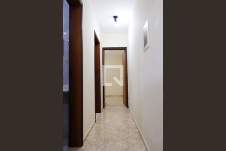 Corredor de casa para alugar com 2 quartos, 140m² em Conjunto Residencial Jardim Canaã, São Paulo