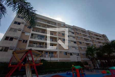 Fachada do bloco de apartamento para alugar com 2 quartos, 65m² em Jacarepaguá, Rio de Janeiro