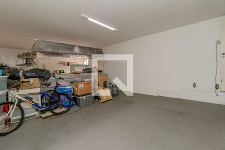 Casa de condomínio à venda com 300m², 3 quartos e 4 vagas Casa de condomínio à venda com 300m², 3 quartos e 4 vagasÁrea de serviço