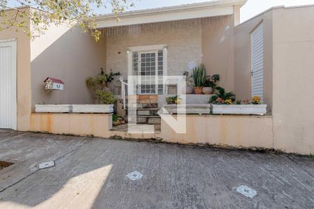 Casa de condomínio à venda com 300m², 3 quartos e 4 vagas Casa de condomínio à venda com 300m², 3 quartos e 4 vagasEntrada