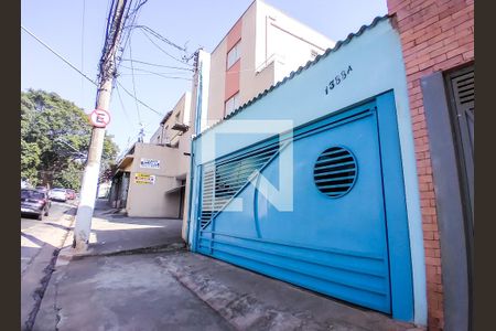 Casa à venda com 150m², 3 quartos e 2 vagas Casa à venda com 150m², 3 quartos e 2 vagasFachada